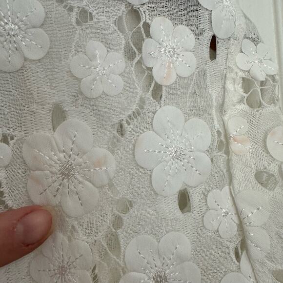 Lulus Blossom On Over White Lace Faux Wrap Bodysuit NWT Women’s M Long Sleeves - Picture 4 of 13